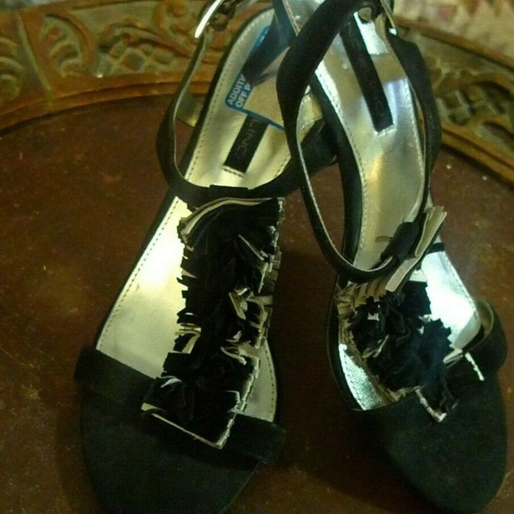 Bandolino New Black White 7.5M T-STrap Sandal